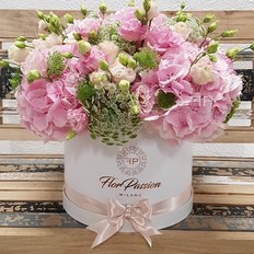 Luxury Flower Box | Sending Flowers to Milan Monza Como | FlorPassion Local Florist